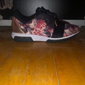 Ted Baker Floral Sneaker size 7